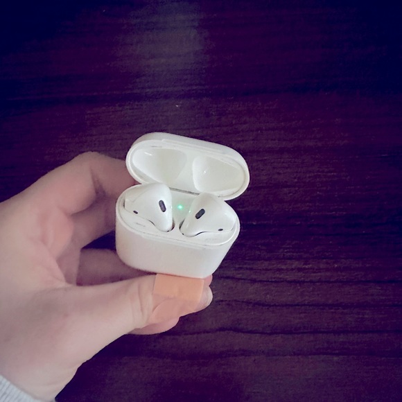 COPY - Apple 2nd generation AirPods - Picture 2 of 3
